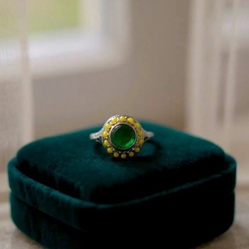 Floral design, yellow dots & green centre,  etching,silver plate finish ring 💍💛💚
